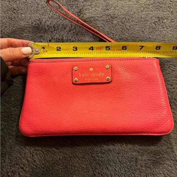 kate spade Chrissy Berkshire road Wristlet - Picture 3 of 9